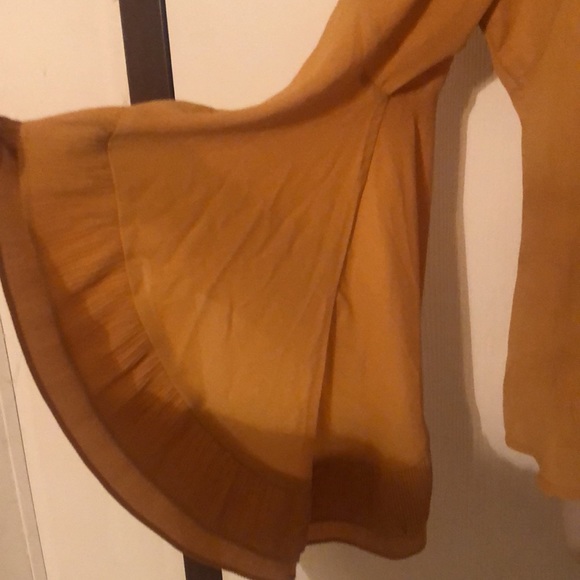 Woman’s Vivid long sleeve blouse with pearl key hole bell sleeves - Picture 2 of 13